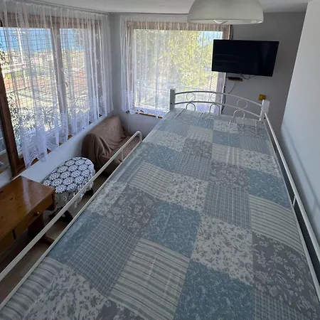 בית הארחה етаж от къща - желкови וארנה