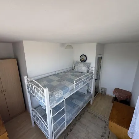 етаж от къща - желкови Vendégház *